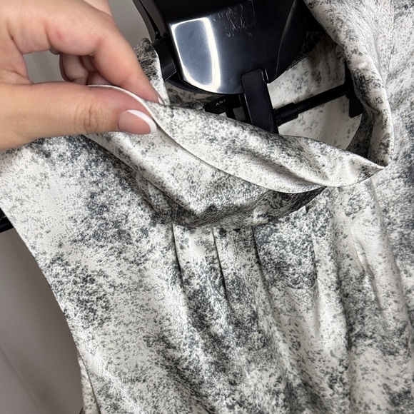Ann Taylor 100% Silk Sleeveless Elegant Top Grey White Marble Sz Medium Petite - Picture 4 of 6